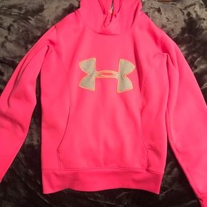 Pink underarmour sweatshirt